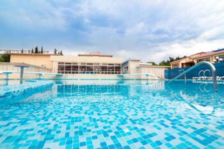 Pool 32 of 61
