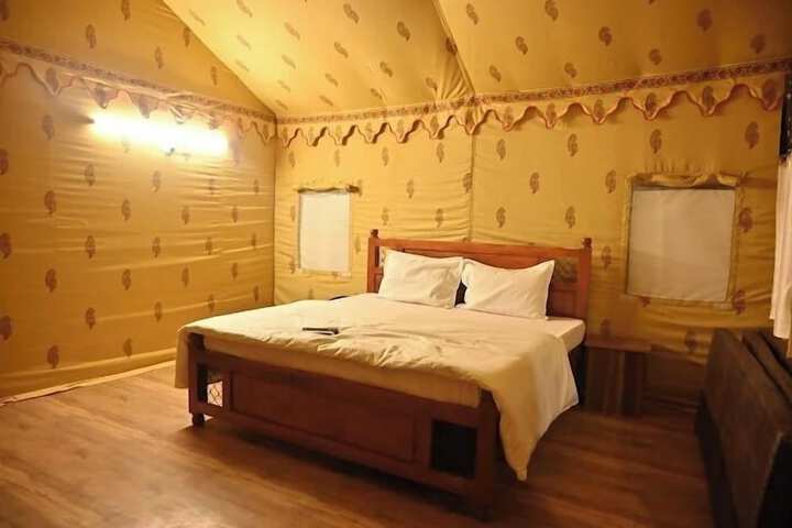 Room 15 of 33