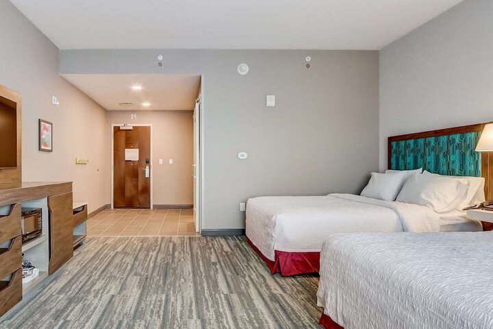 Room 4 of 83