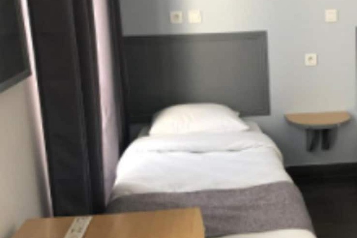 Room 11 of 24