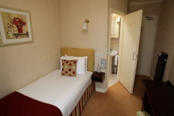 Room 34 of 47
