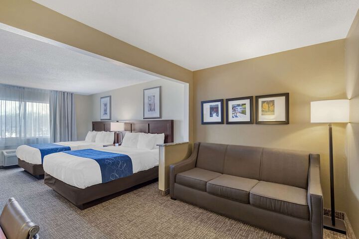 2 Queen Beds Suite (11 of 12)