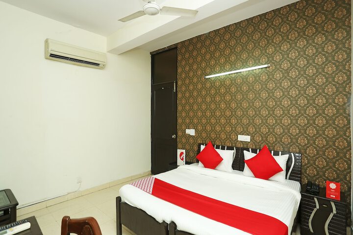 Room 10 of 20