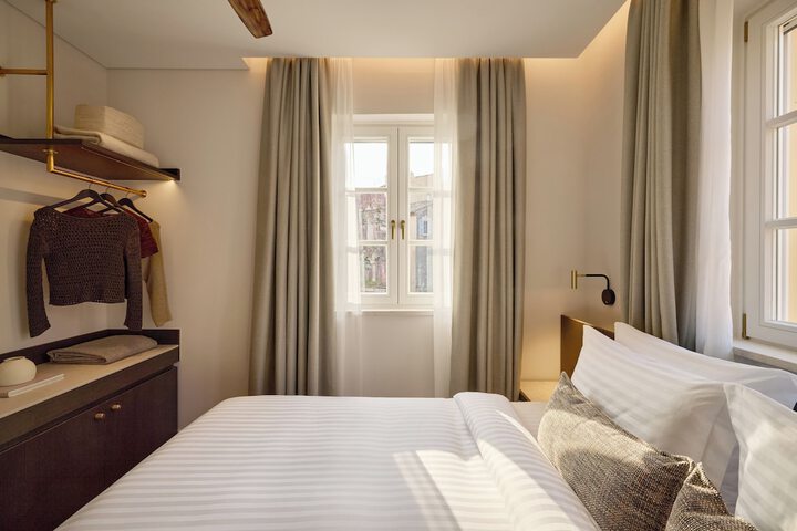 Room 10 of 50