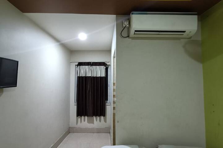 Room 6 of 13
