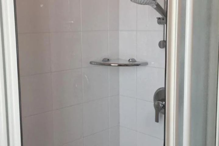Room 8 of 18