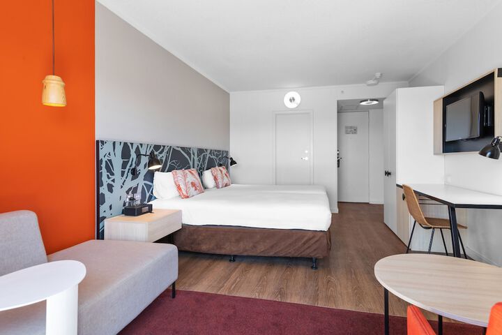 Room 10 of 28