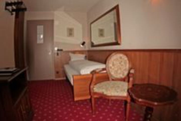 Room 77 of 106