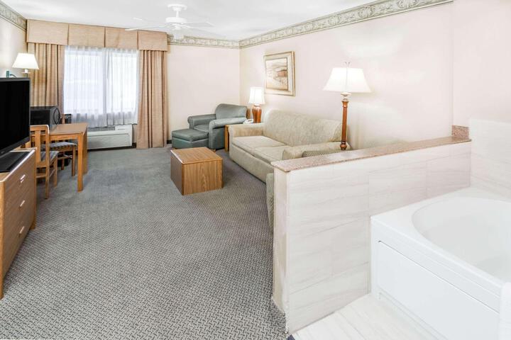 1 King Bed (8 of 10)