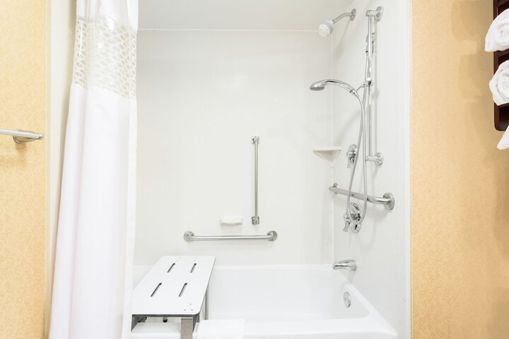2 Queen Beds with Refrigerator (2 of 9)