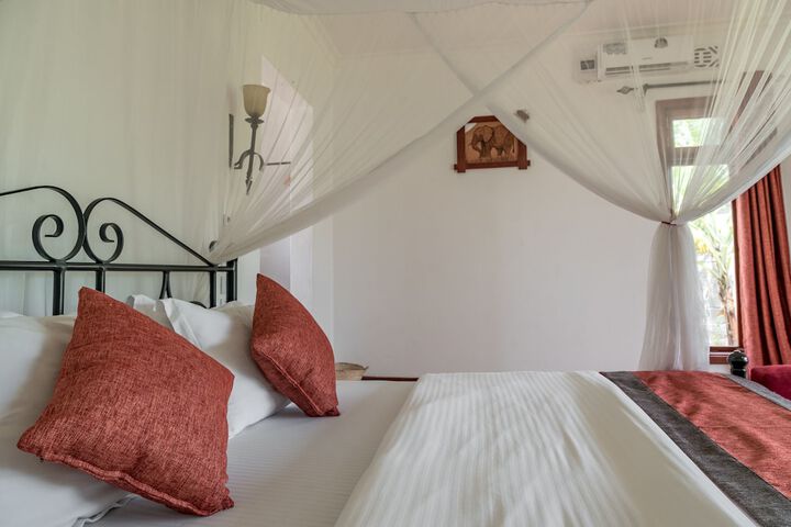 Room 5 of 32