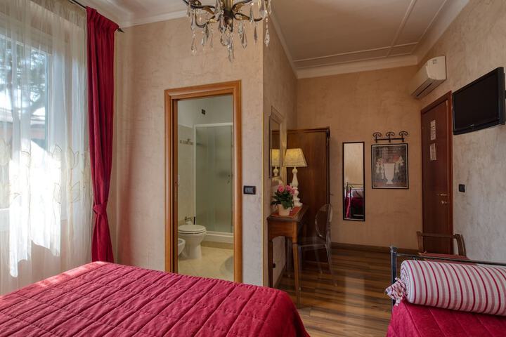 Room 22 of 36