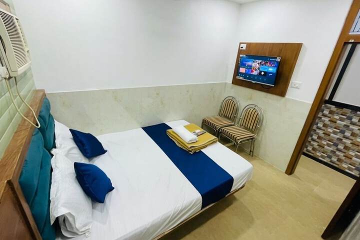 Room 5 of 14
