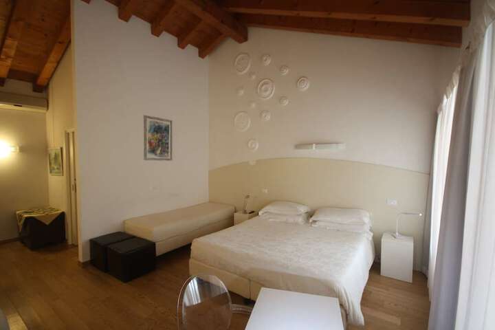 Room 15 of 53