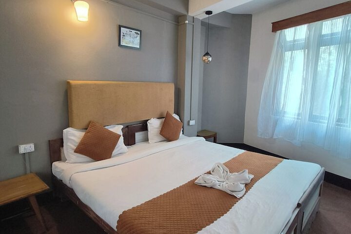 Room 5 of 11
