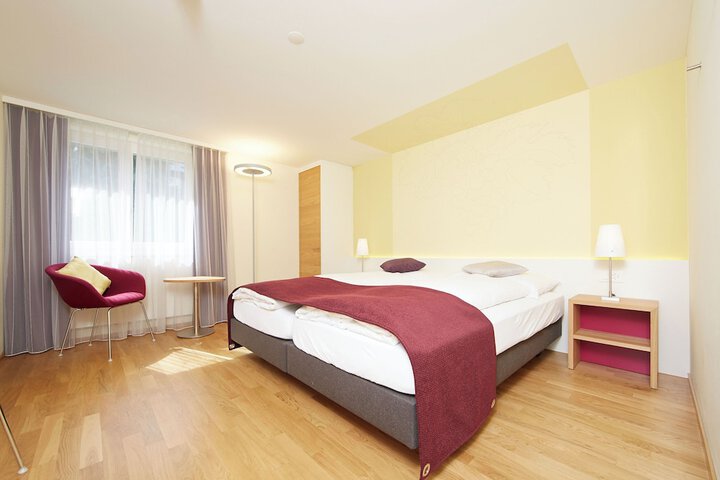 Room 4 of 7