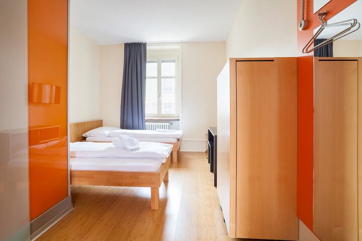 Room 13 of 28