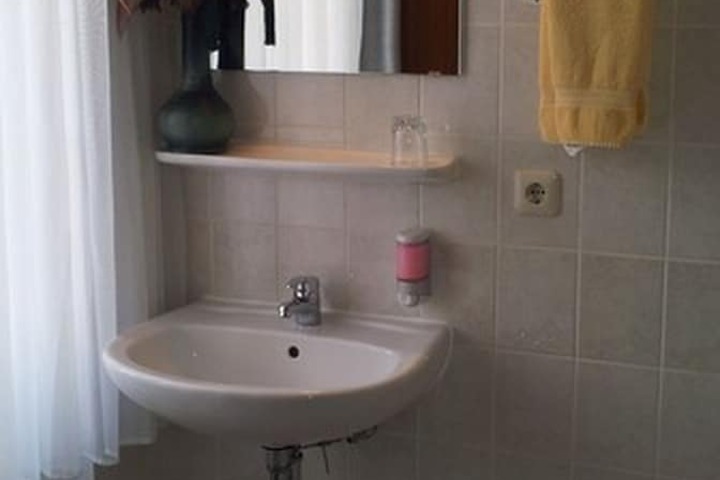 Room 20 of 145