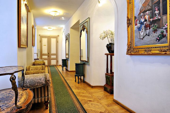 Ballroom/Hall 81 of 115