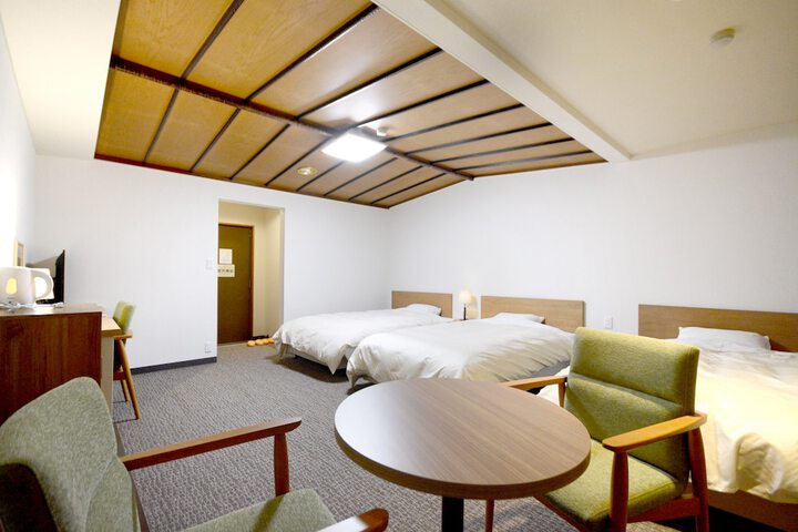 Room 9 of 30