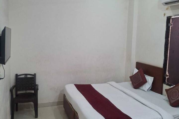 Room 4 of 16