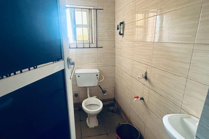 Room 6 of 8