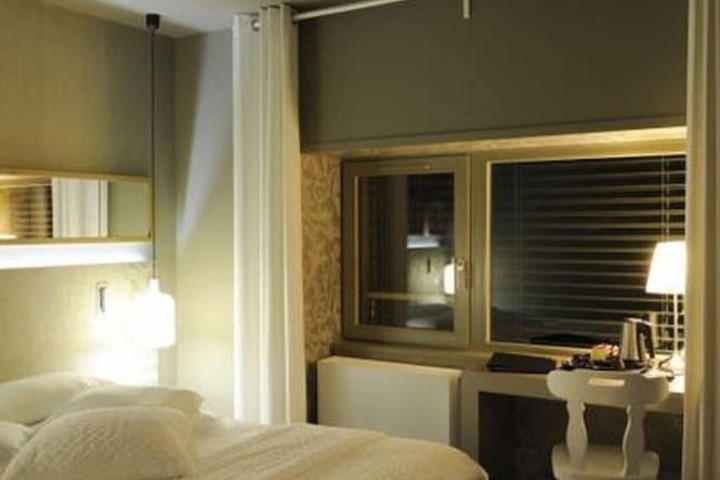 Room 12 of 46