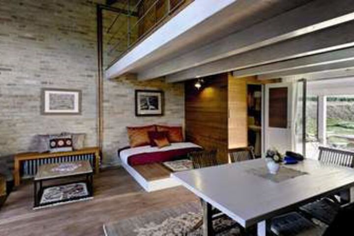 Room 11 of 16