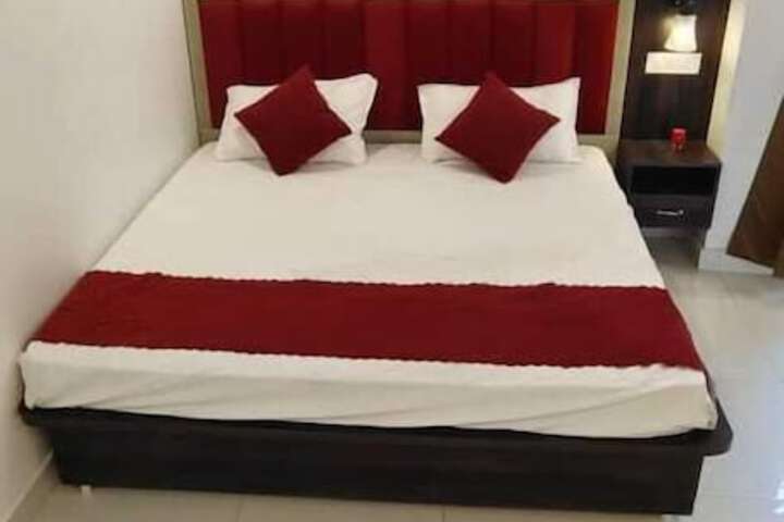 Room 5 of 18