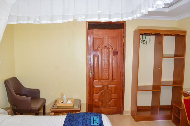 Room 2 of 20