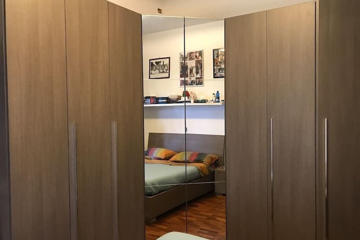 Room 2 of 2