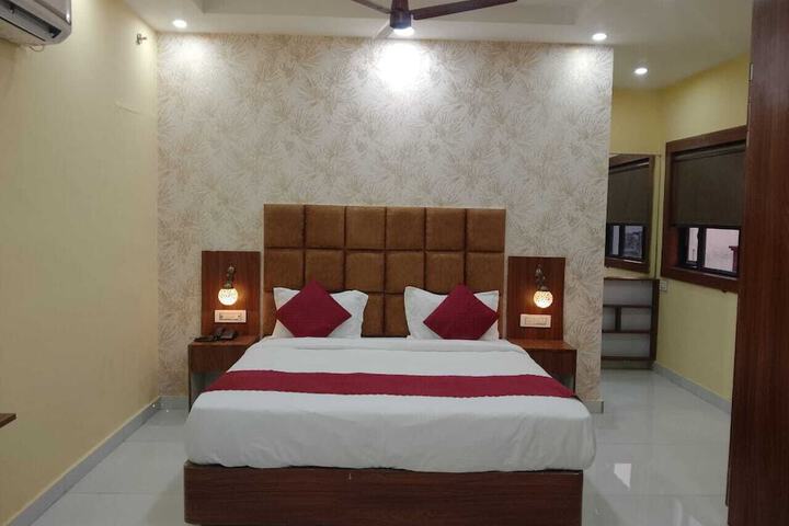 Room 19 of 32