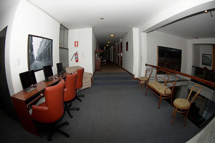 Business Center 31 of 34