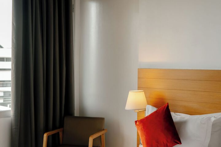 Room 16 of 74
