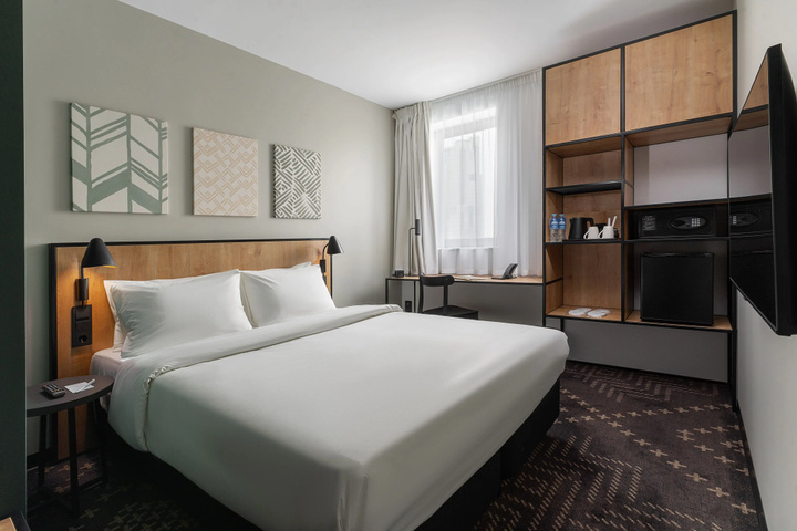 Room 2 of 16