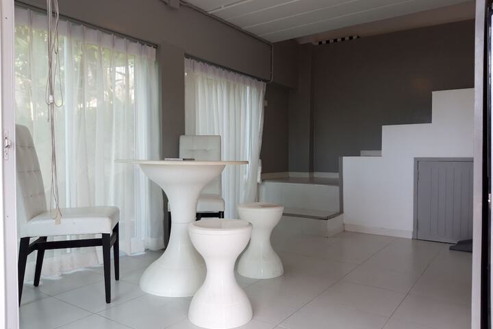 Room 42 of 149