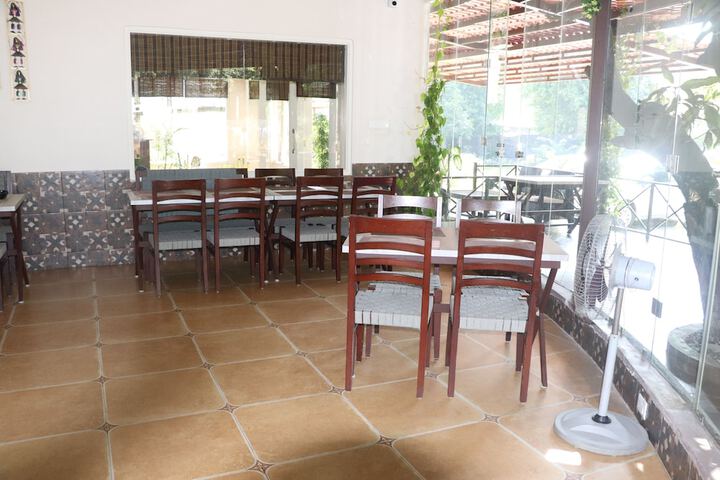 Dining 19 of 26