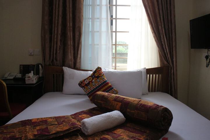 Room 11 of 25