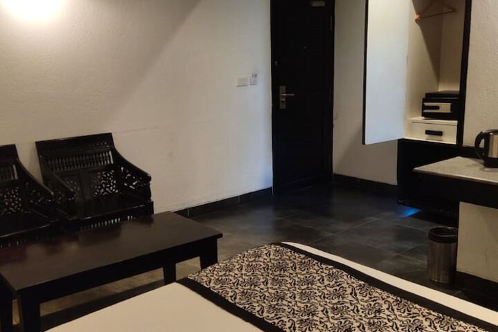 Room 10 of 40