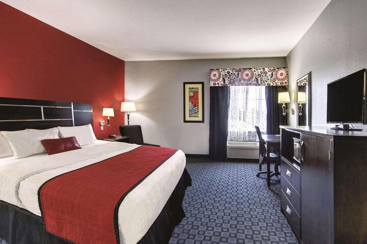 1 King Bed (7 of 16)