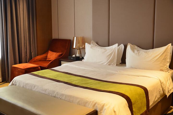 Room 14 of 36