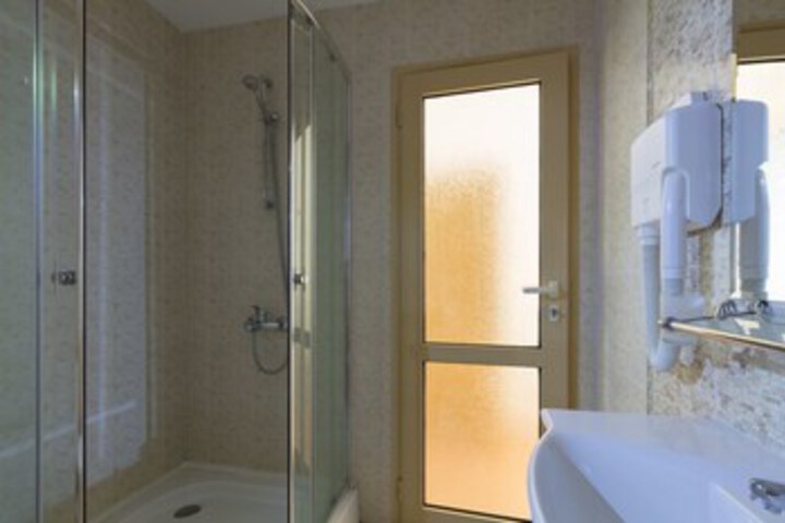 Room 2 of 16