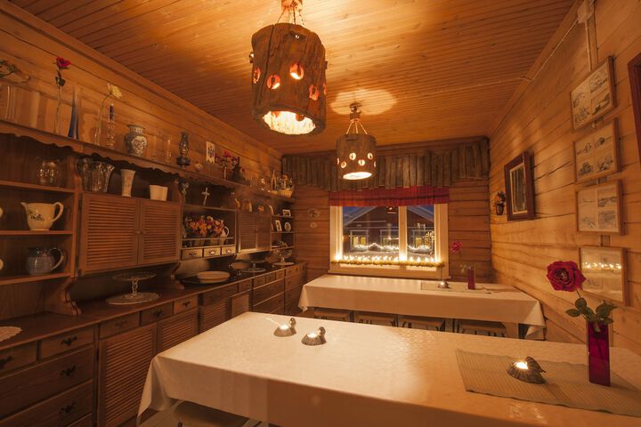 Dining 76 of 123