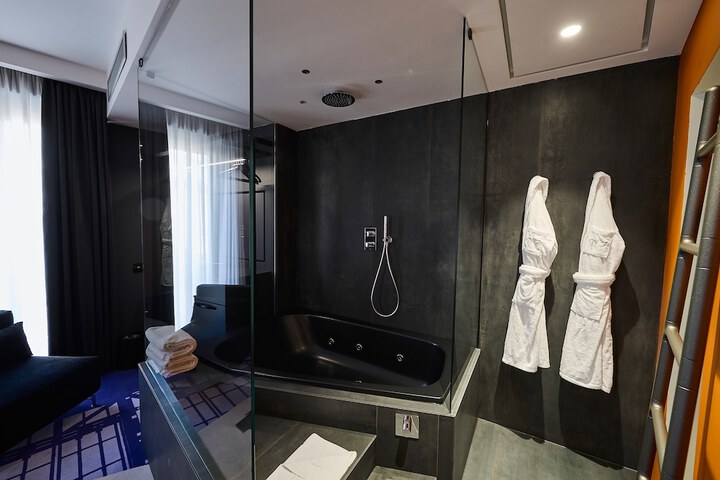 Room 20 of 96
