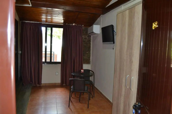 Room 7 of 10