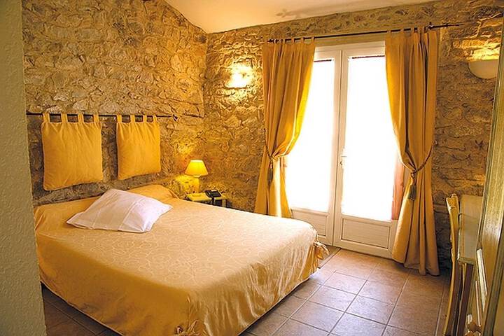 Room 4 of 55