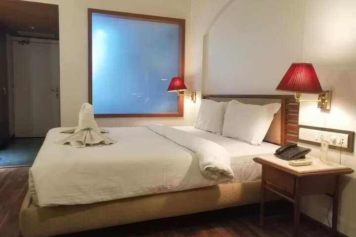 Room 83 of 181