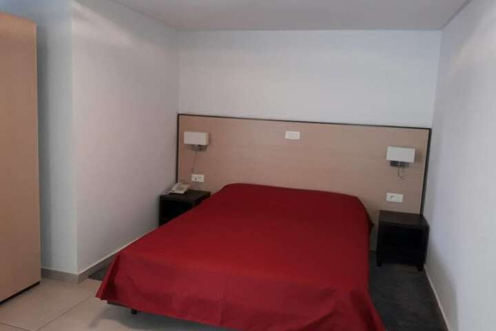 Room 3 of 21