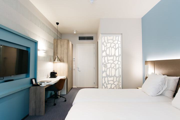 Room 13 of 23