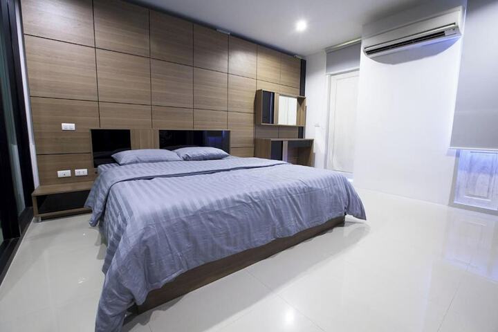 Room 25 of 59
